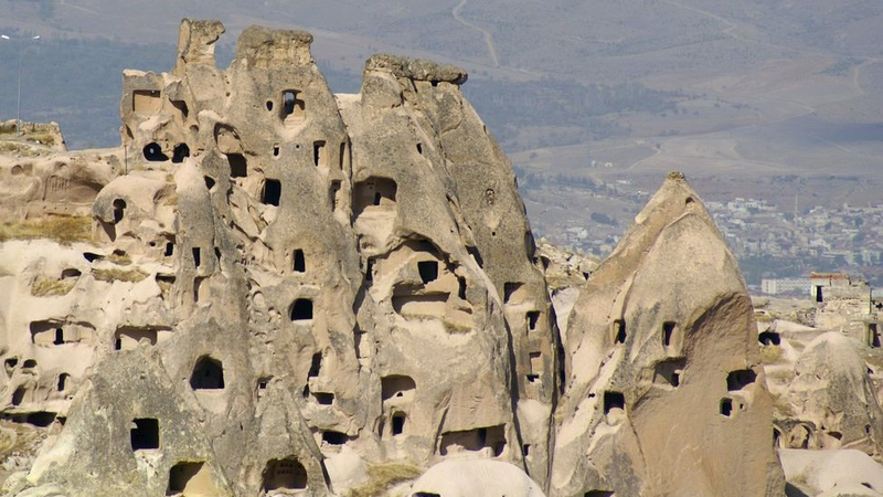 Illustration for article titled Remarkable Cave Houses, Including the Homes that Inspired Tolkien